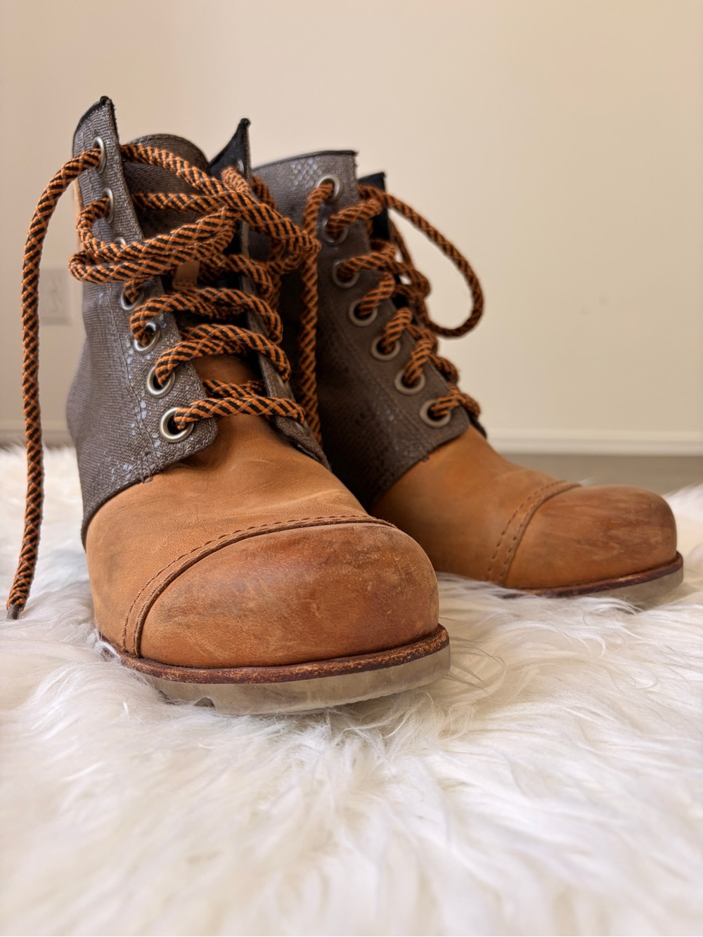 Sorel Two-Tone Brown Leather Lace-Up Ankle Boots